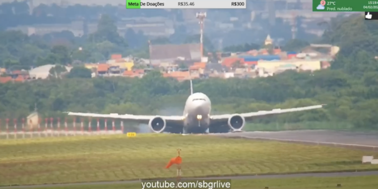 Piloto da LATAM faz manobra radical ao pousar no aeroporto de Guarulhos; veja o vídeo