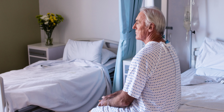 Cheiro do seu corpo está mudando depois de idoso? Isso pode ser sinal de uma doença perigosa