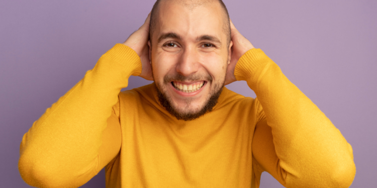 Enquanto humanos sofrem com calvície, animal poderoso da selva também tem o mesmo problema