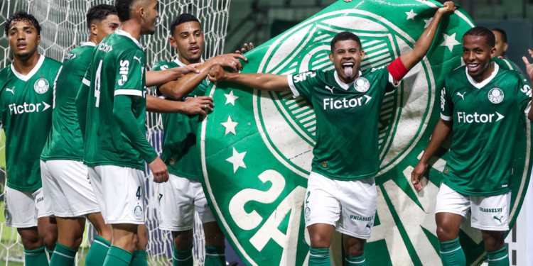 Enquanto o Flamengo torra R$ 260 milhões em Paquetá, Palmeiras comemora chegada de R$ 1,6 bilhão