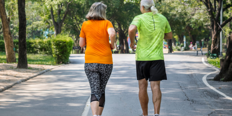 Estudo revela o horário ideal do dia para caminhar e reduzir o açúcar no sangue