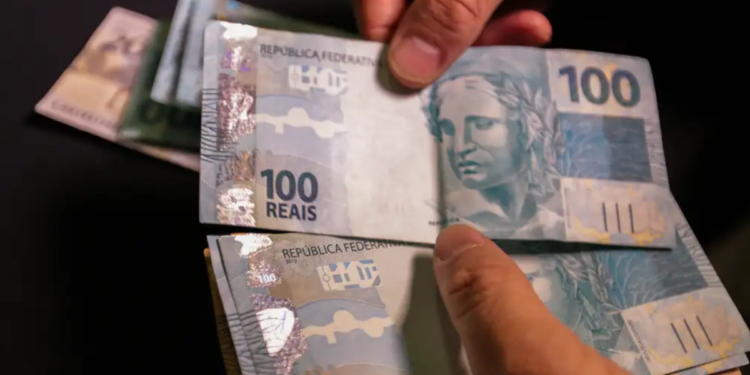 Governo confirma benefício de R$ 800,00 para brasileiros sem moradia em março