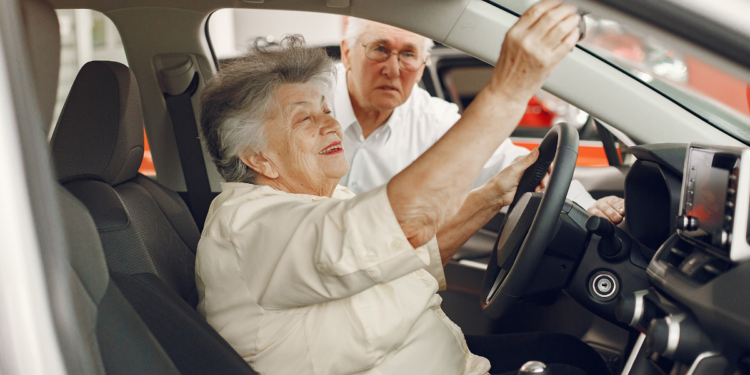 Idosos serão desobrigados de pagar IPTU em 2026, caso sigam essa regra