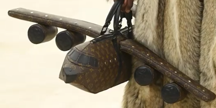Louis Vuitton criou bolsa em formato de avião, que custa mais do que uma aeronave real