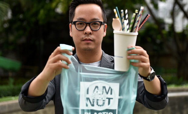 Cientista asiático desenvolveu sacola de supermercado comestível, que pode ser ingerida por peixes