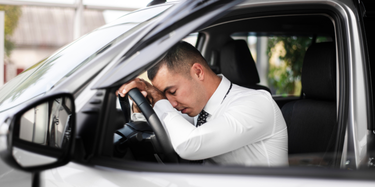 Motoristas que não atualizarem exame obrigatório em 2026 vão receber multa de R$ 1,4 mil