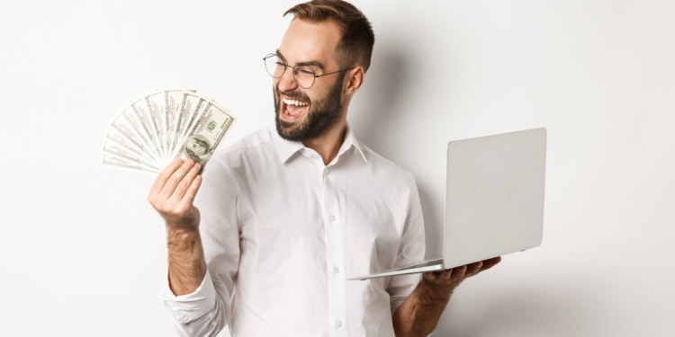 Não fez faculdade? Veja 5 carreiras modernas que não pedem diploma e pagam R$ 20 mil por mês