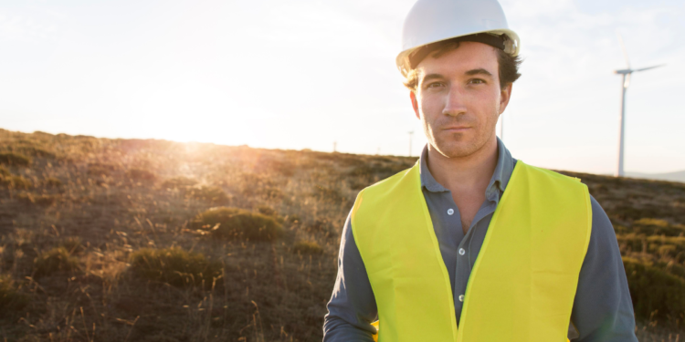 Político tenta reverter lei que obriga trabalhadores rurais a usarem capacete