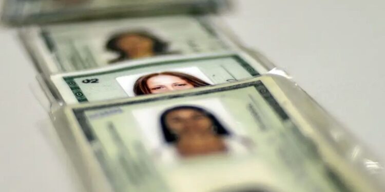 RG antigo já tem prazo para deixar de valer em aeroportos e rodoviárias