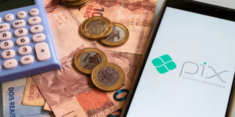 Receita Federal passará a taxar quem realizar Pix acima de R$ 5 mil?