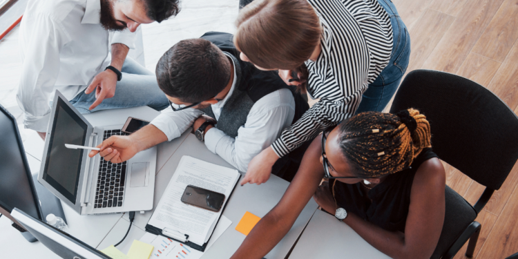 Regra já entrou em vigor e limita jornada de trabalho a 40 horas por semana em todo o país