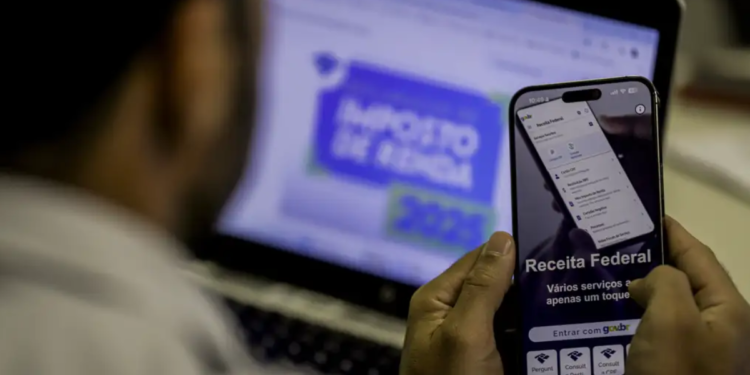 Saiba como entregar a declaração de Imposto de Renda de forma fácil, sem precisar de um contador