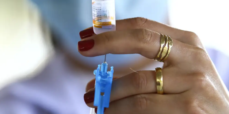 Vacina contra doença terrível deverá ser aplicada pelo SUS entre março e abril e brasileiros comemoram