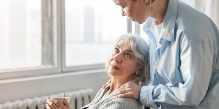 Veja como receber meio salário mínimo para cuidar dos próprios pais