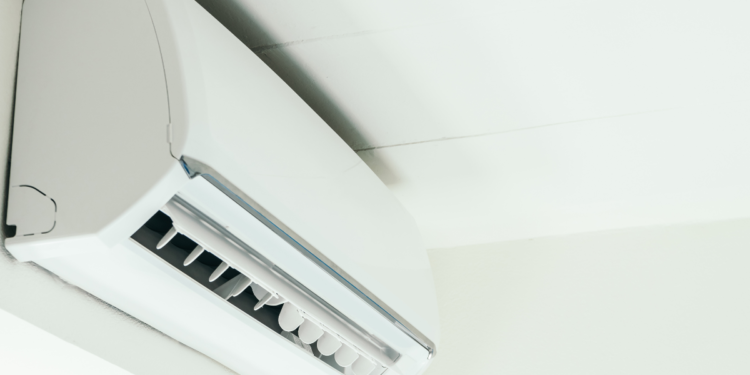 Veja por que é proibido instalar ar-condicionado em alguns apartamentos