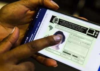 Mudança na CNH vai afetar idosos com mais de 70 anos no Brasil