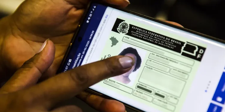 Mudança na CNH vai afetar idosos com mais de 70 anos no Brasil