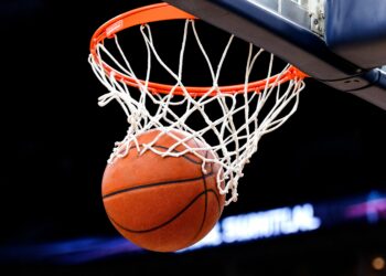 Maior promessa da NBA e comparado a Michael Jordan, jogador faleceu aos 22 anos