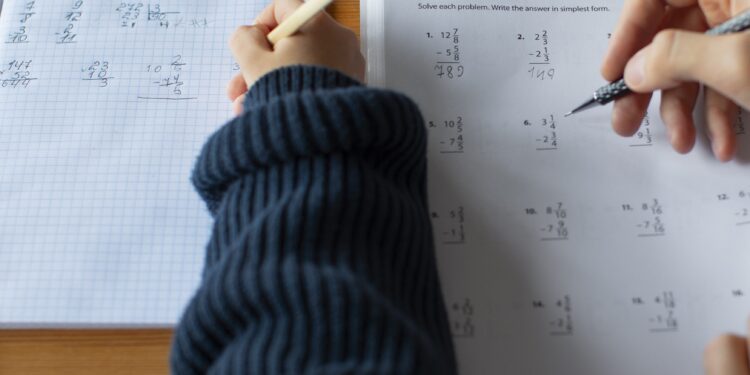 Aluno de 12 anos passa no vestibular em uma das faculdades mais disputadas do Brasil