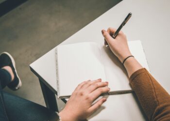 Essas 6 palavras estão incorretas, mas muitos brasileiros insistem em usá-las durante as conversas