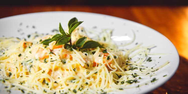 Especialistas revelam os 2 queijos mais saudáveis para acrescentar na dieta sem culpa