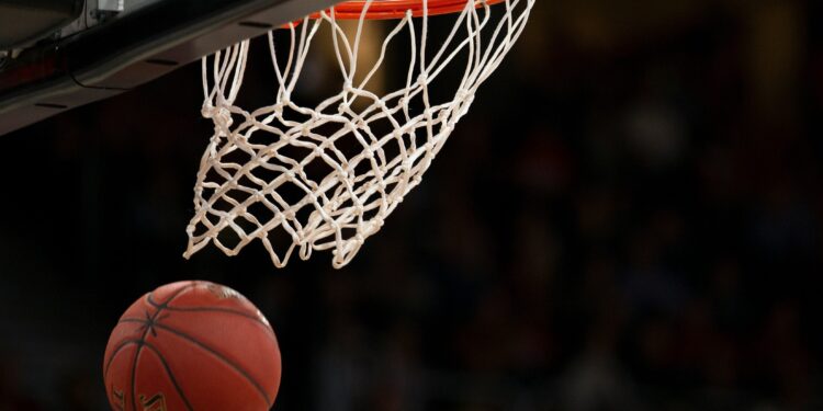 Brasileiro faz história na NBA e está muito famoso nos Estados Unidos