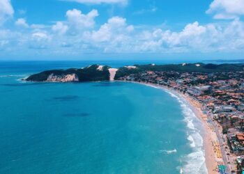 O emprego na areia da praia que transformou a vida de um homem e rende até R$ 150 mil por mês