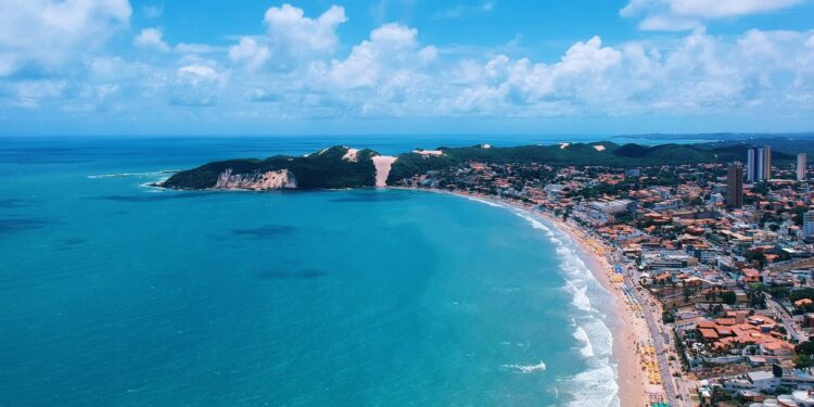 O emprego na areia da praia que transformou a vida de um homem e rende até R$ 150 mil por mês