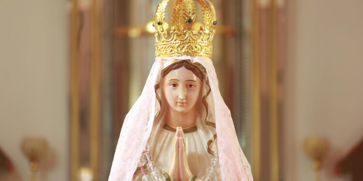 Estátua religiosa de 35 metros e R$ 15 milhões pega fogo no Nordeste