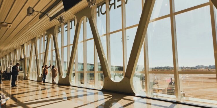 Enquanto brasileiros não são bem-vindos nos EUA, país vizinho abre as portas para todos