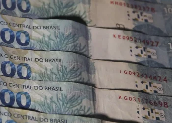 Salário mínimo de R$ 2,4 mil foi aprovado para a surpresa dos brasileiros
