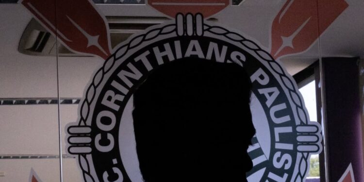 Após 30 dias sem dar respostas, jogador do Corinthians retorna aos treinos com grave lesão e não deve atuar mais