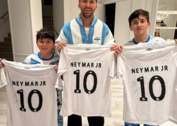Após movimento de Neymar, Santos anuncia que Messi vai vestir a camisa do clube