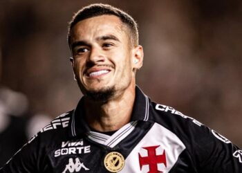 Sem clube, Coutinho deve fazer dupla com outro jogador ex-Vasco nos EUA