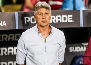 Com Tite correndo risco de demissão, R. Gaúcho crava: “Só ligar. Renato está pronto para assumir o Cabuloso”