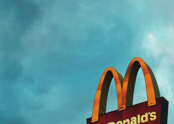 Bill Gates e outros famosos possuem passe livre para comer de graça no McDonald’s