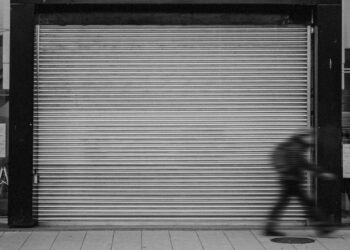 1500 lojas não podem mais abrir aos domingos, após determinação judicial