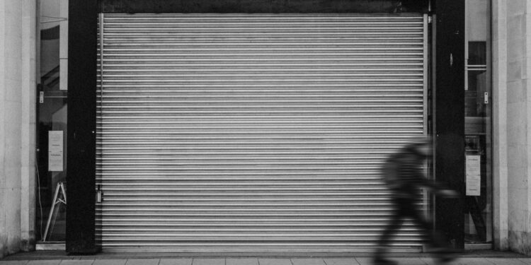 1500 lojas não podem mais abrir aos domingos, após determinação judicial