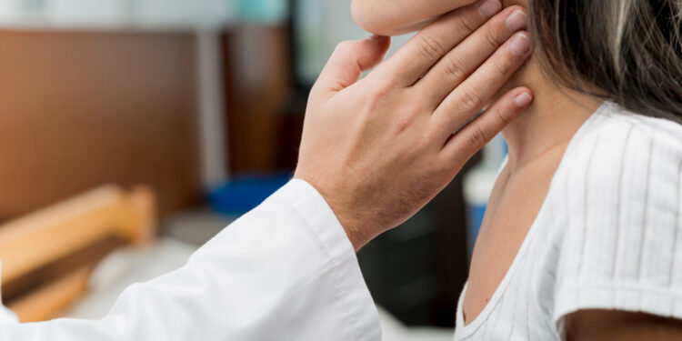 Veja os indícios mais comuns de que a tireoide está fora do normal