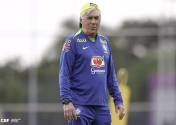 Enquanto o salário de Abel Ferreira no Palmeiras é de R$ 3 milhões, Ancelotti recebe muito mais na seleção brasileira