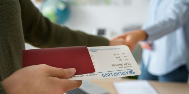 Adeus, passaporte? Brasileiros precisarão de novo documento para visitar a Europa em 2026