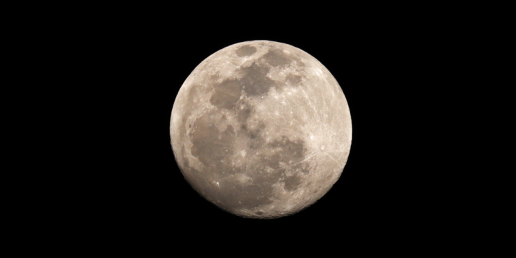 Astronautas embarcam para viagem de 10 dias à Lua nesta quarta-feira (01/04)