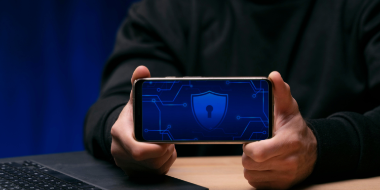 Ataque hacker pode roubar dados bancários de quem usa iPhone