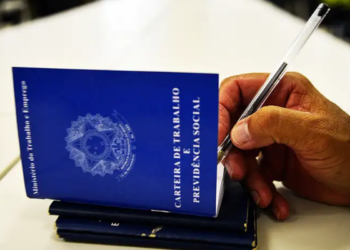 Carteira assinada garante 8 vantagens que muita gente ainda não descobriu