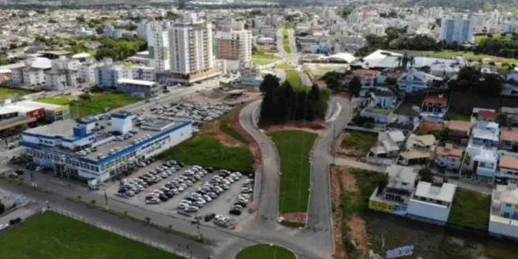 Cidade “colada” em Florianópolis tem custo de vida 25% menor e oferece as mesmas riquezas naturais