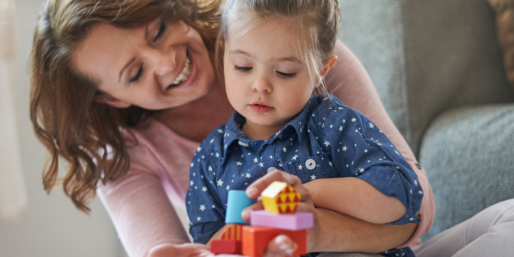 Cuidar de crianças no Brasil agora pode pagar R$ 20 mil