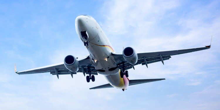 Filmar aviões decolando ou pousando virou infração grave e quem descumprir regra será preso neste país