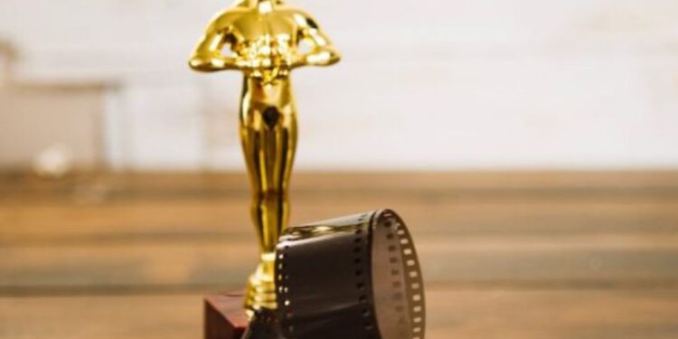 Enquanto fazia outra coisa, um dos maiores atores do Oscar ganhou mais uma estatueta