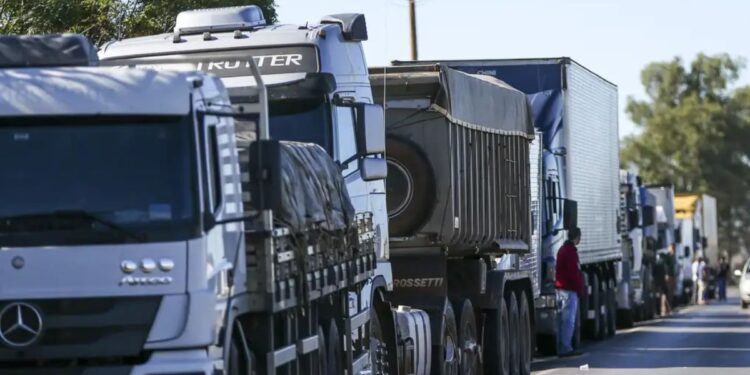 Greve dos caminhoneiros pode paralisar todo o Brasil novamente