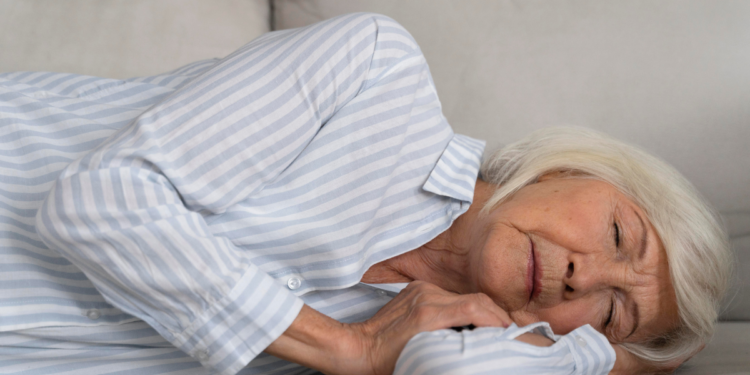 Idosos que vão para a cama neste horário têm 79% a mais de risco de ter um AVC
